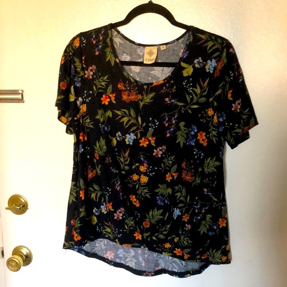 Nordstrom Tops - Black Tropical hi-low Tee